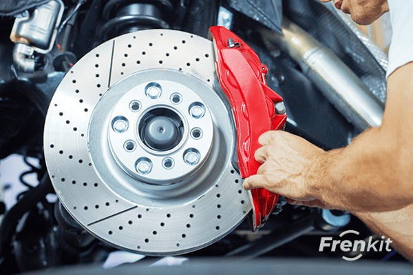 How to change the rear brake pads with an electric parking brake_ 2