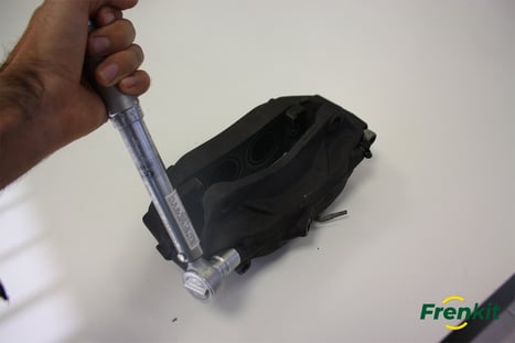 How to dismantle a brake caliper 17