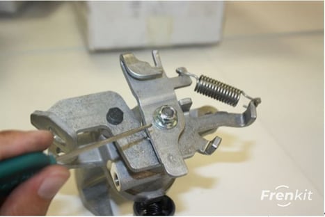 How to dismantle a brake caliper 7
