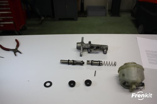 How to dismantle a brake pump 7
